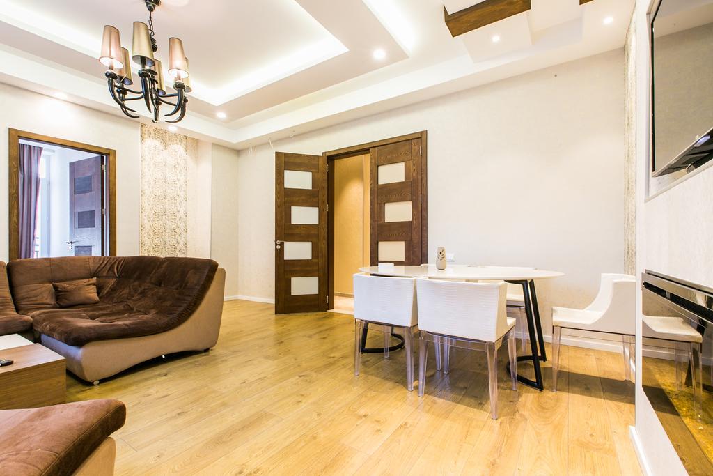 Sweet Home 3 At Freedom Square Tbilisi Exterior photo