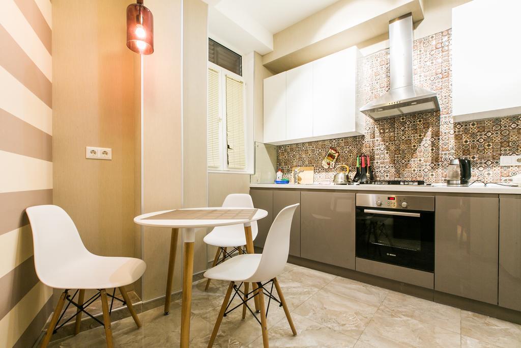 Sweet Home 3 At Freedom Square Tbilisi Exterior photo